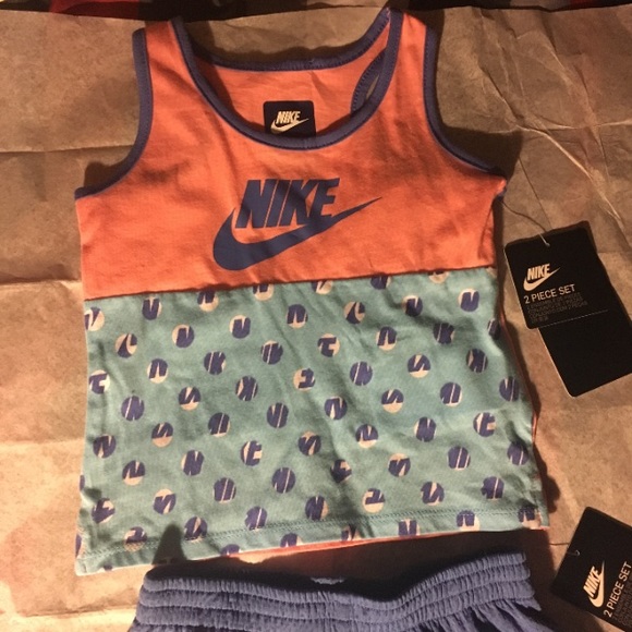 Nike Set - Picture 2 of 3