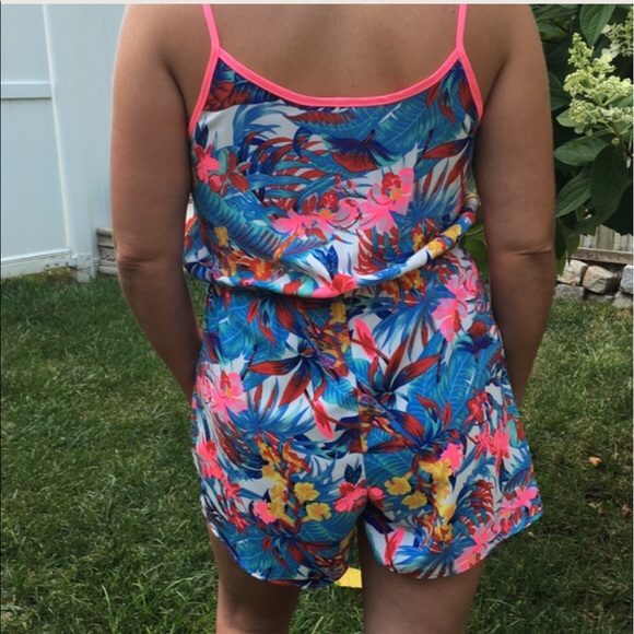 Summer Floral Romper - Picture 4 of 5