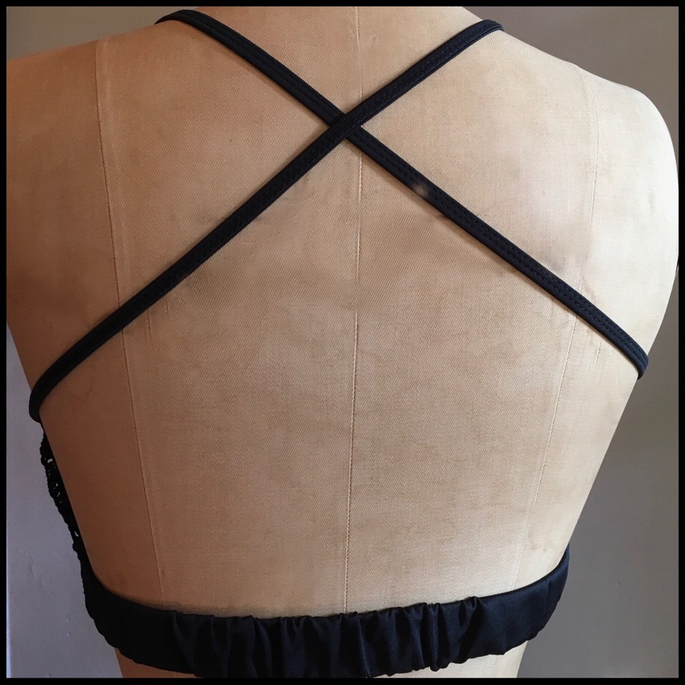 Crochet Lace Crop Top - Picture 4 of 8