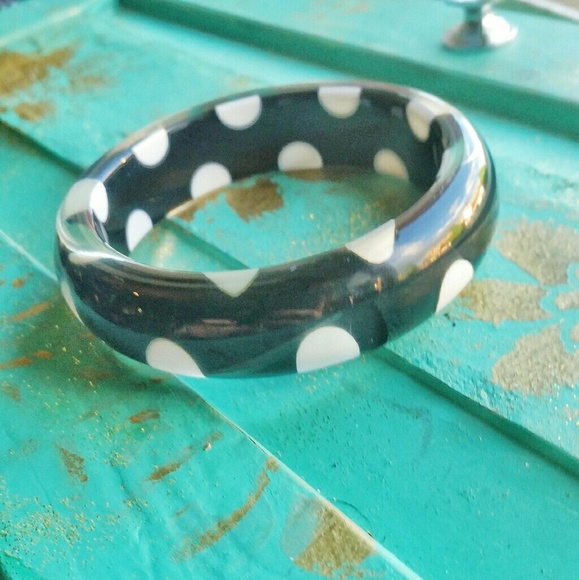 LUCITE BLACK AND WHITE POLKA-DOT BANGLE - Picture 1 of 5
