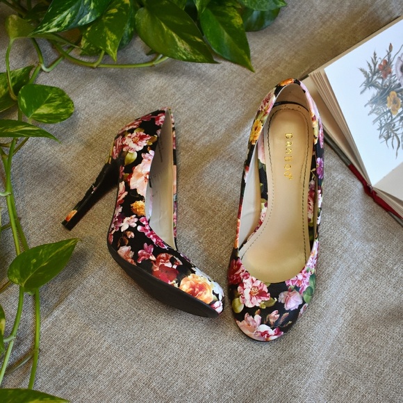 Shoes - Floral Multicolor Round Toe Pump Heels Bamboo