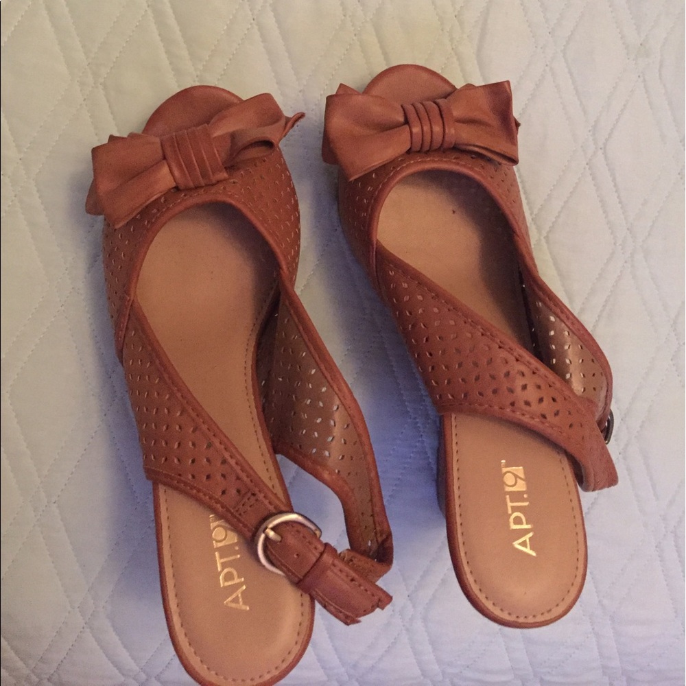 Wedge dress shoes