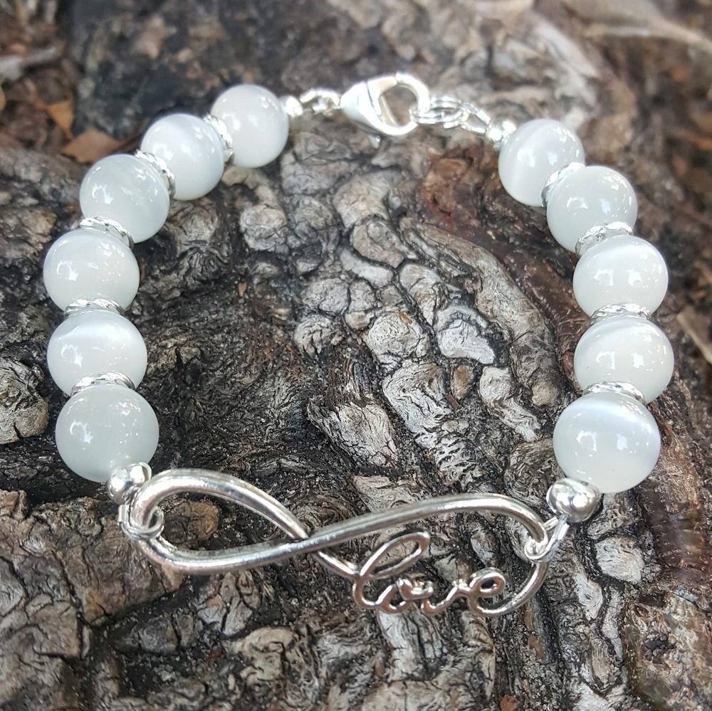 10mm Cats Eye beaded bracelet with Love spacer