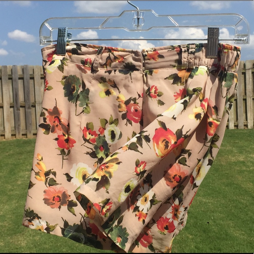 Floral M Shorts Culottes Peach Flesh Botanical - Picture 1 of 7