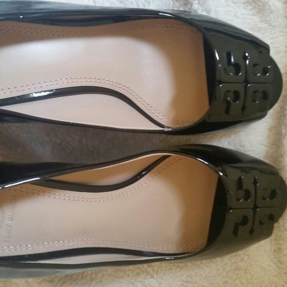 TORY BURCH SALLY 2 PEEP TOE WEDGES - Picture 3 of 3