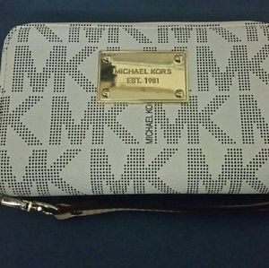 Small Michael Kors wrist wallet