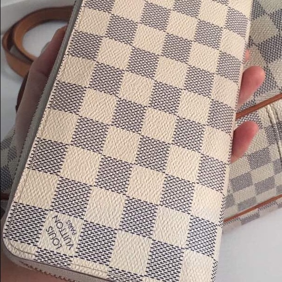 Authentic LV Azure and Sarah wallet (bundle) SOLD - Picture 3 of 4