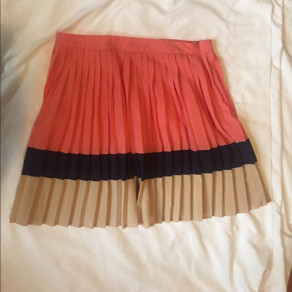 Pleated skirt