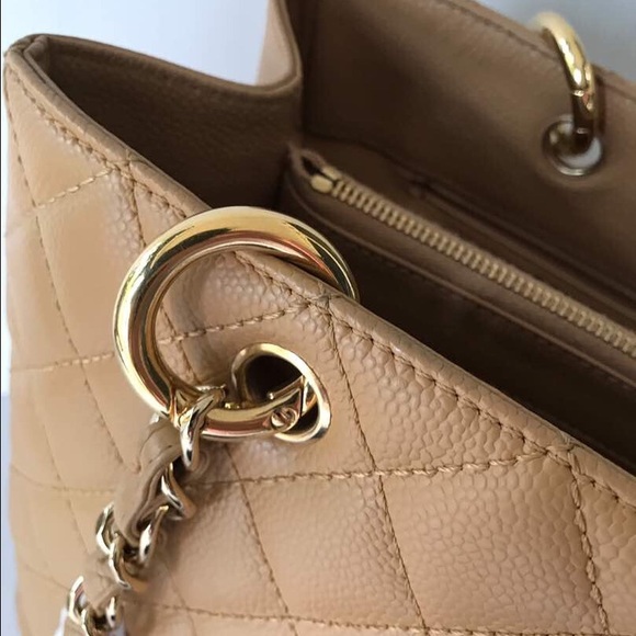 Authentic chanel gst size 33 cm (SOLD) - Picture 2 of 4