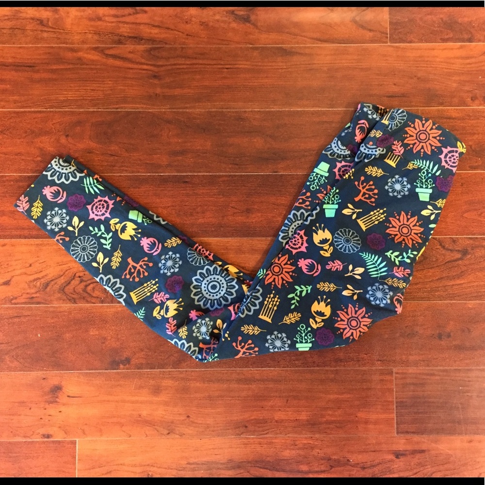 MUST GO!! Make an offer! OS lularoe leggings