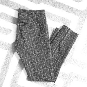 Black and white ankle cut LOFT pants / size 0