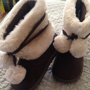 Baby/toddler fur lined boots