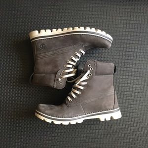 Women's lightweight Timberland boots size 8
