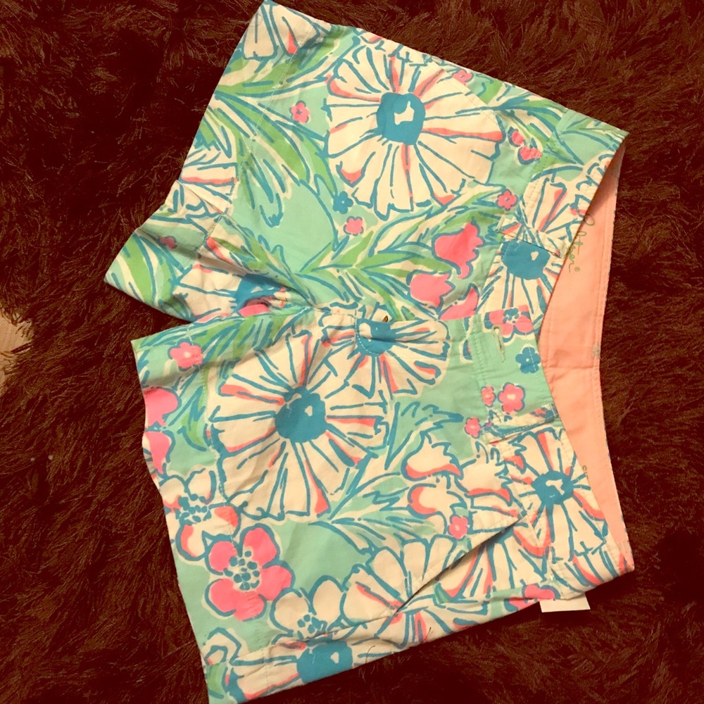 Lilly shorts!! Size 2