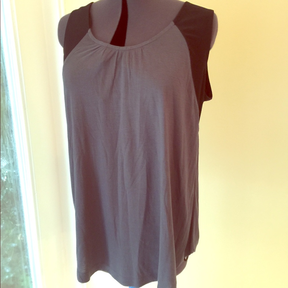 Michael Brandon small gray and black T-shirt NWT