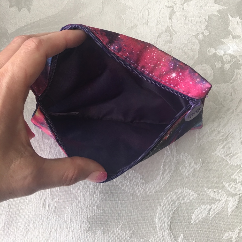 Makeup bag - Picture 3 of 3
