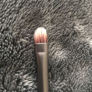 🎉SALE🎉Urban Decay Shadow Brush!