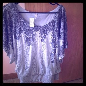 Size small women's over lay lace blouse/top cute!