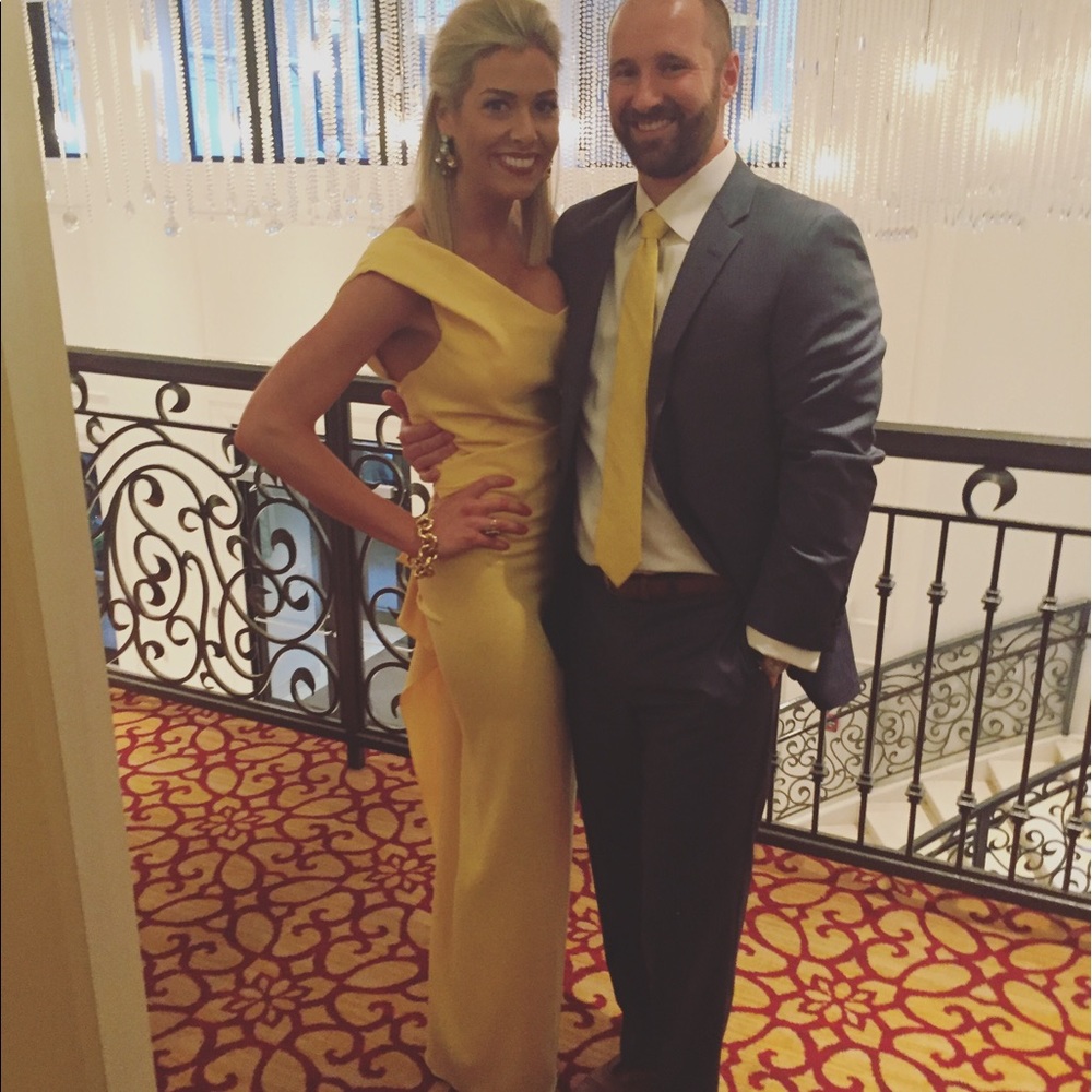 Breathtaking yellow evening gown by Issue New York