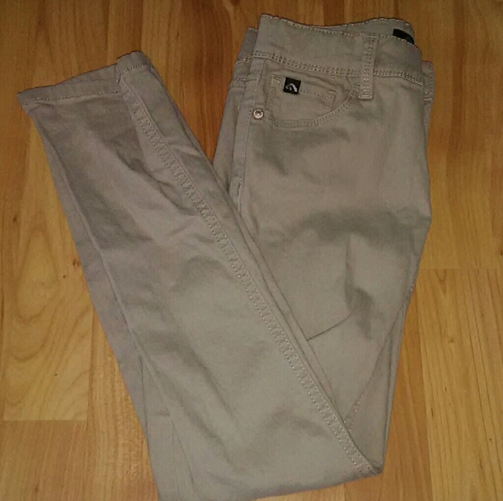 NWOT⭐Girl Khaki Jeans