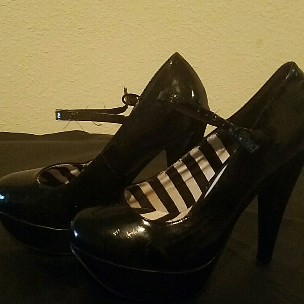 Black shoes