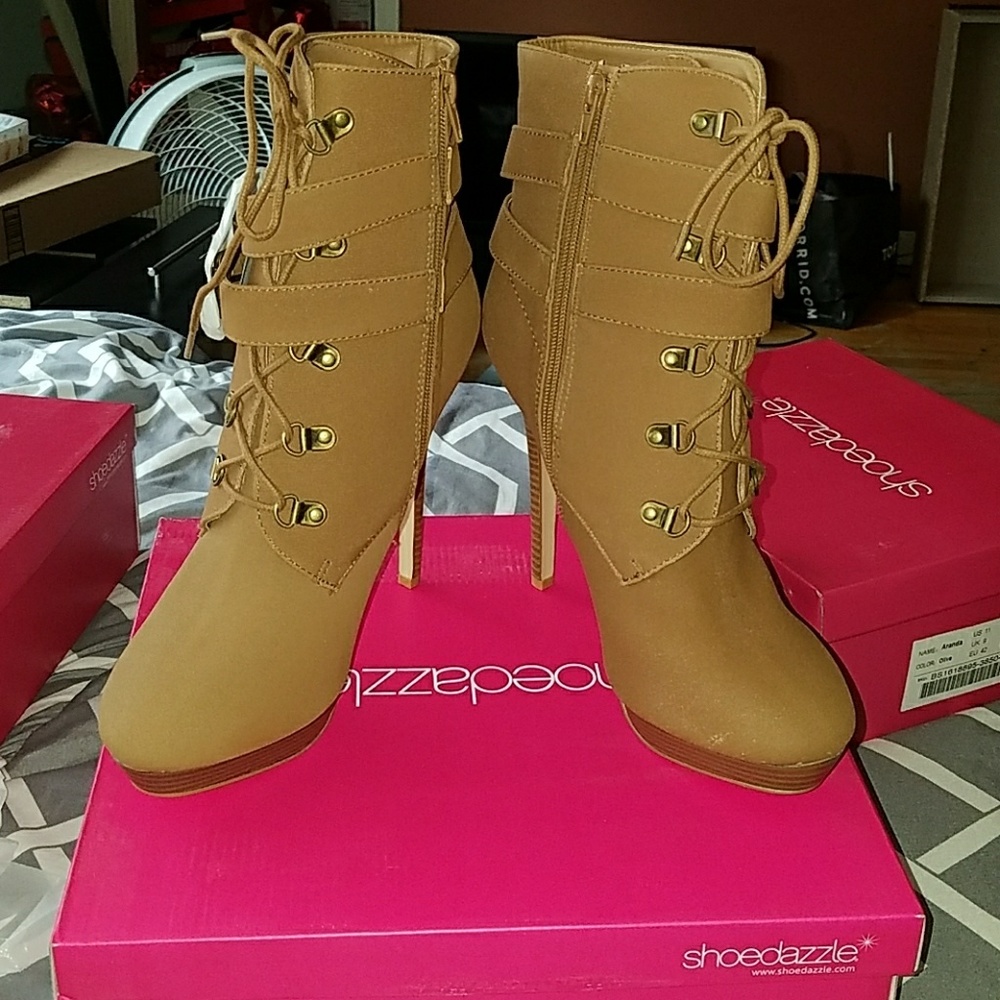 Brand New Never Worn Tan Heel Boots