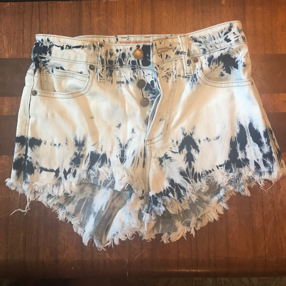 Guess whitewashed jean shorts