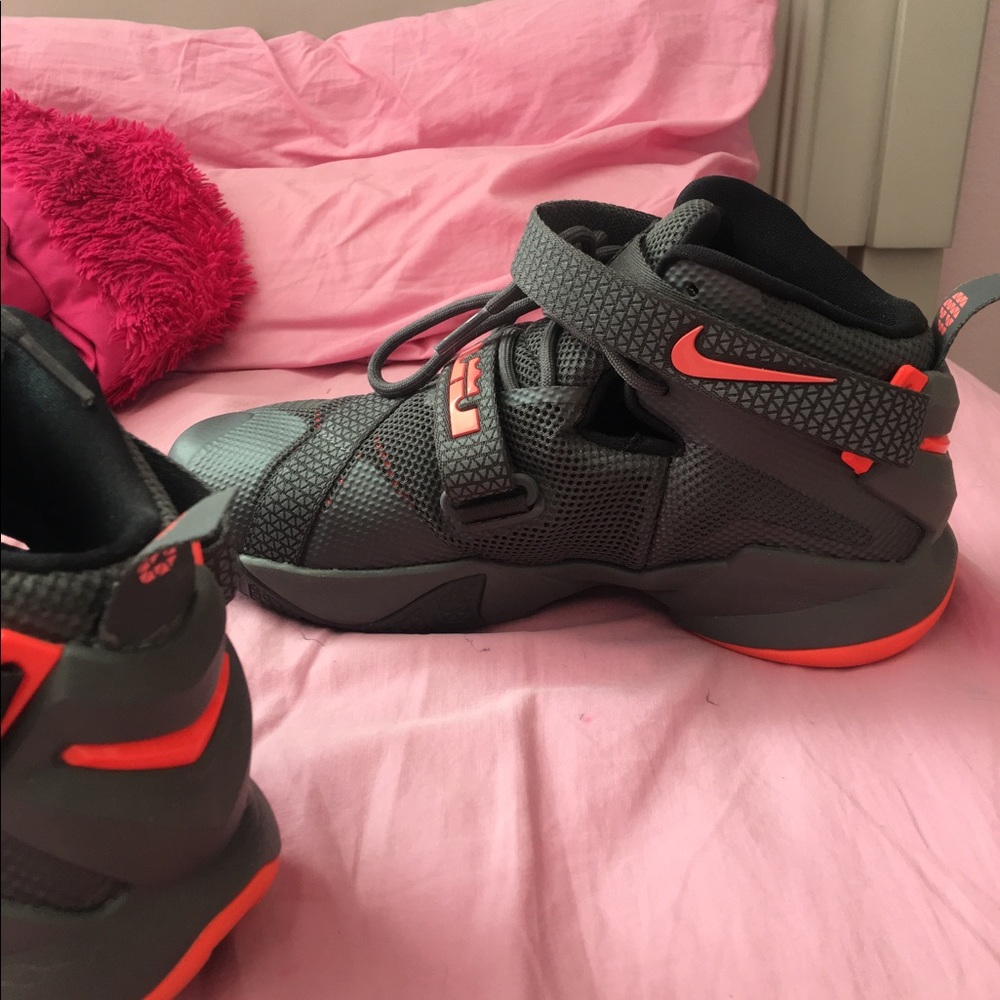 Nike Lebron soldier 9 grey orange