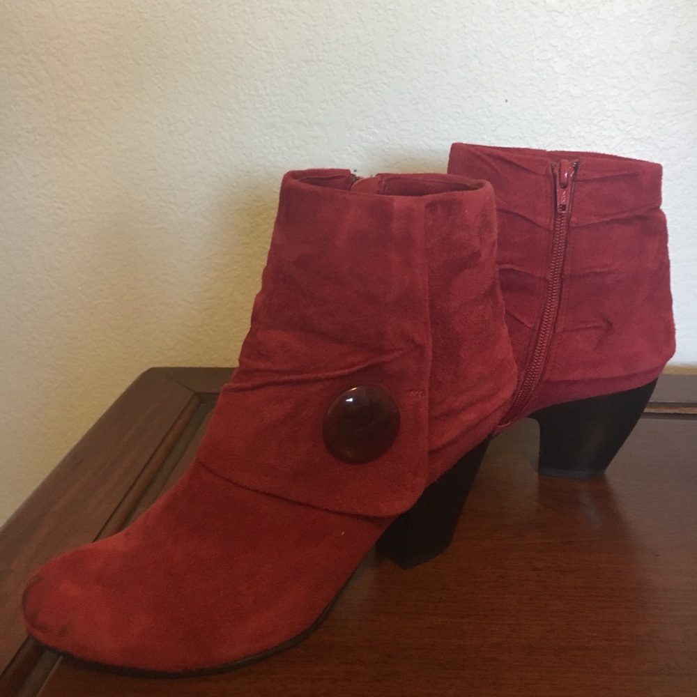 Red suede short boots by Vaneli - Picture 1 of 1