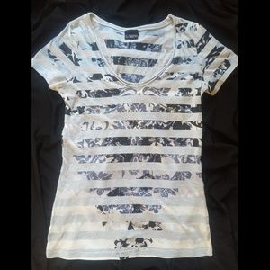 Striped-Filigree Design Daytrip T-shirt
