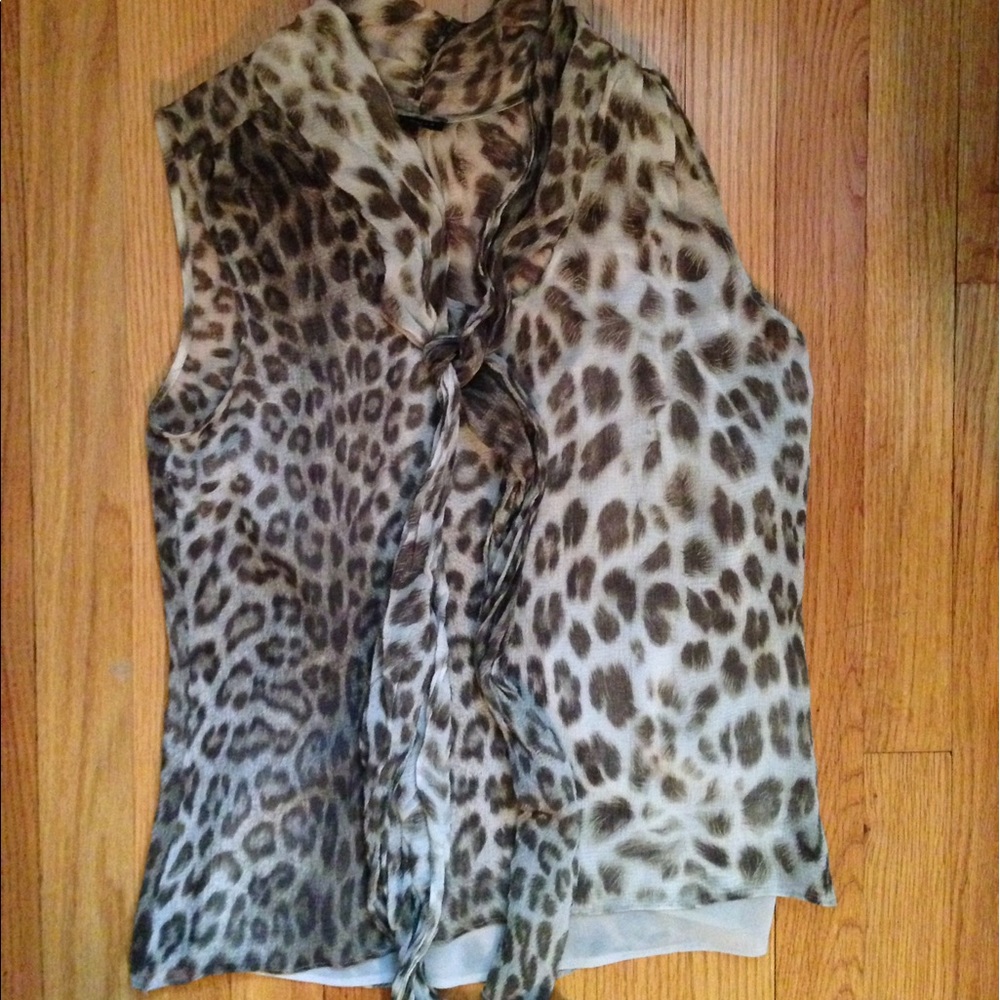 Leopard print sleeveless blouse