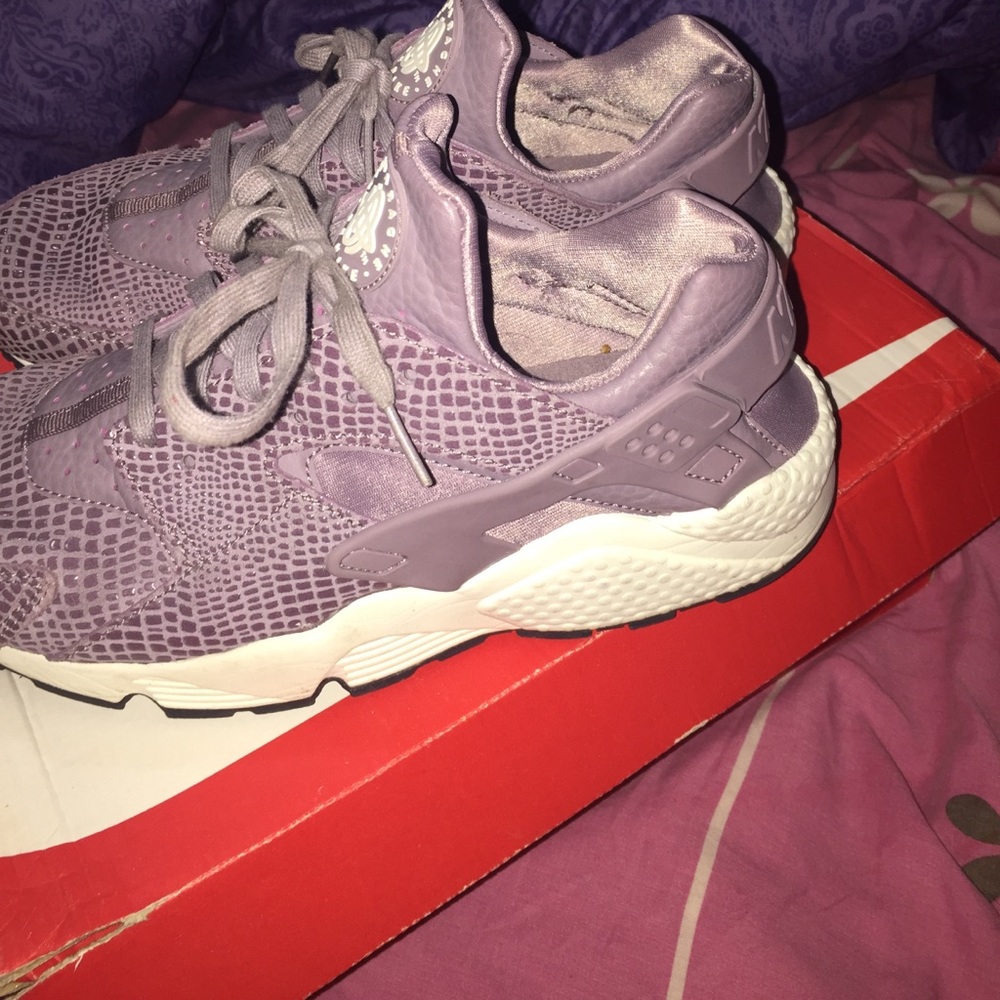 Purple huaraches