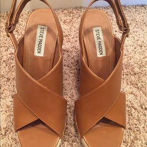 Steve Madden Size 9.5 Tan Wedge