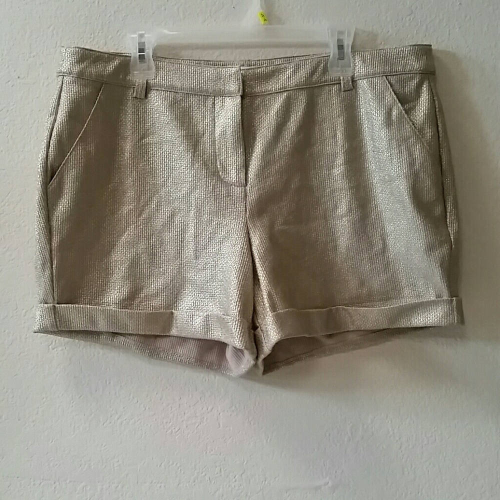 Woven cuffed shorts