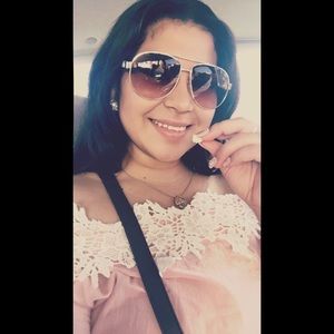 Meet your Posher, Annette