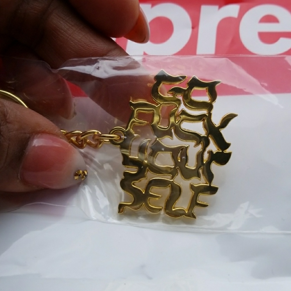 Supreme KeyChain - Picture 2 of 2