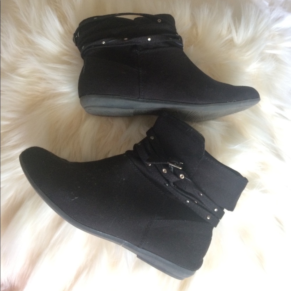 Black bongo bootie