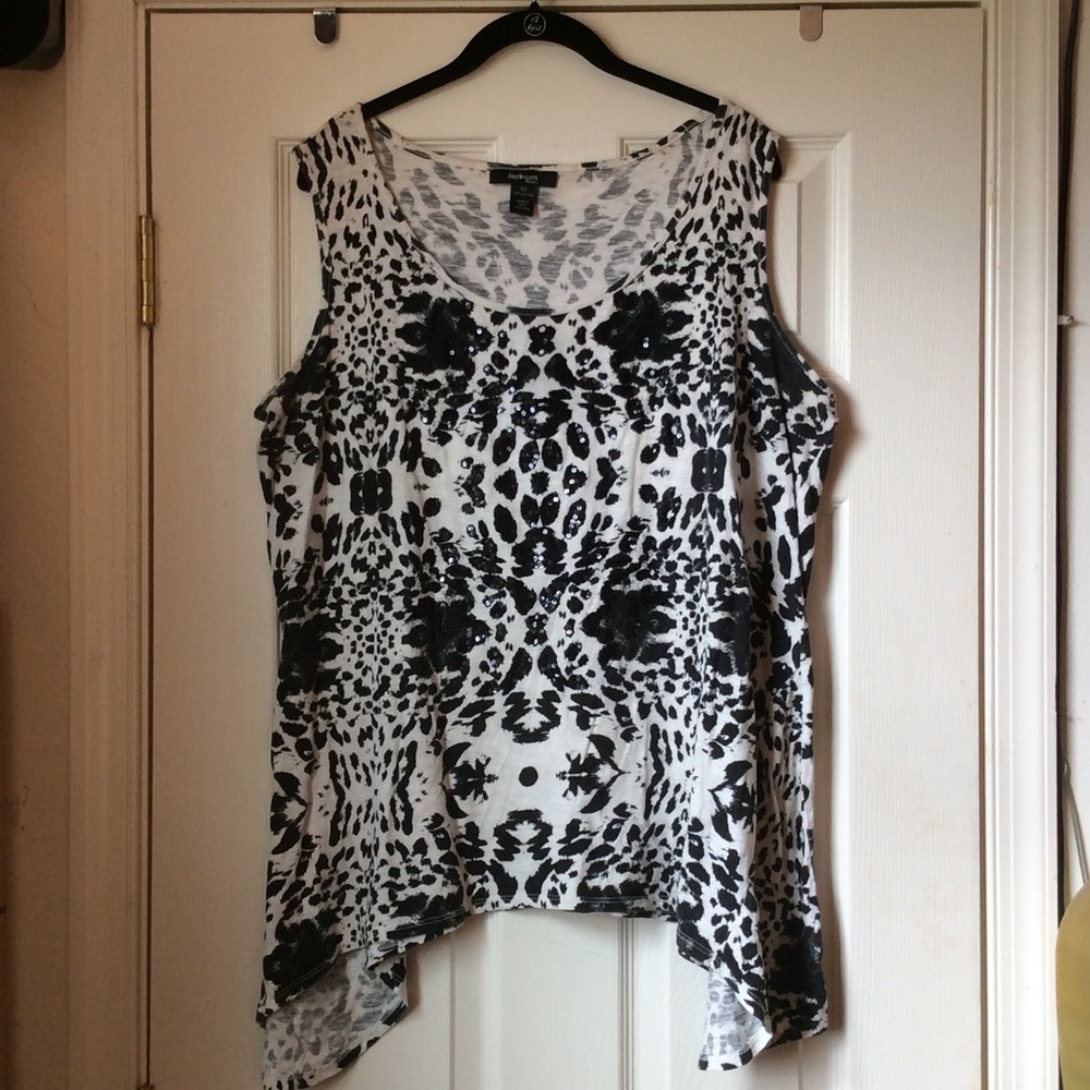 Style & co. Shark bite Top