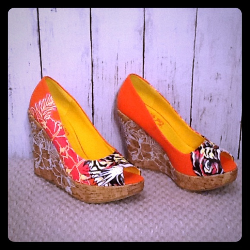 ⚡️FLASH SALE⚡️Ed Hardy Wedges Size 7 Floral 💞 - Picture 2 of 7