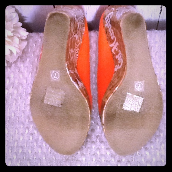 ⚡️FLASH SALE⚡️Ed Hardy Wedges Size 7 Floral 💞 - Picture 7 of 7