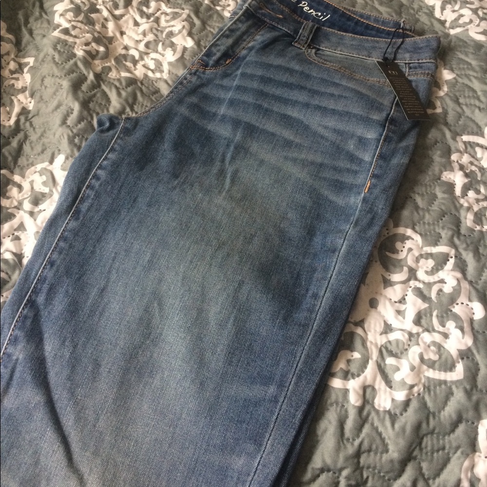 Victoria secrets mid rise light wash jeans size 10