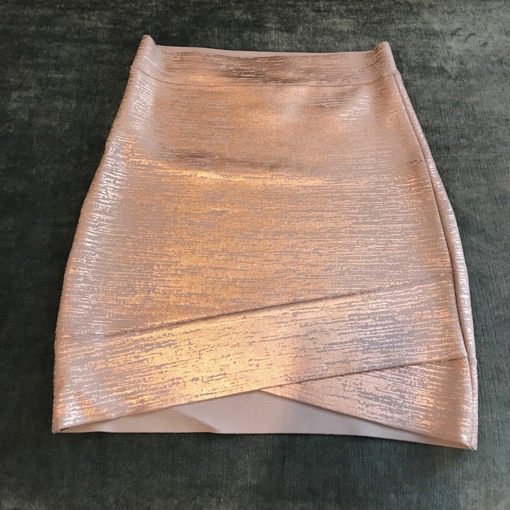 BCBG MaxAzria Bandage Skirt ✨