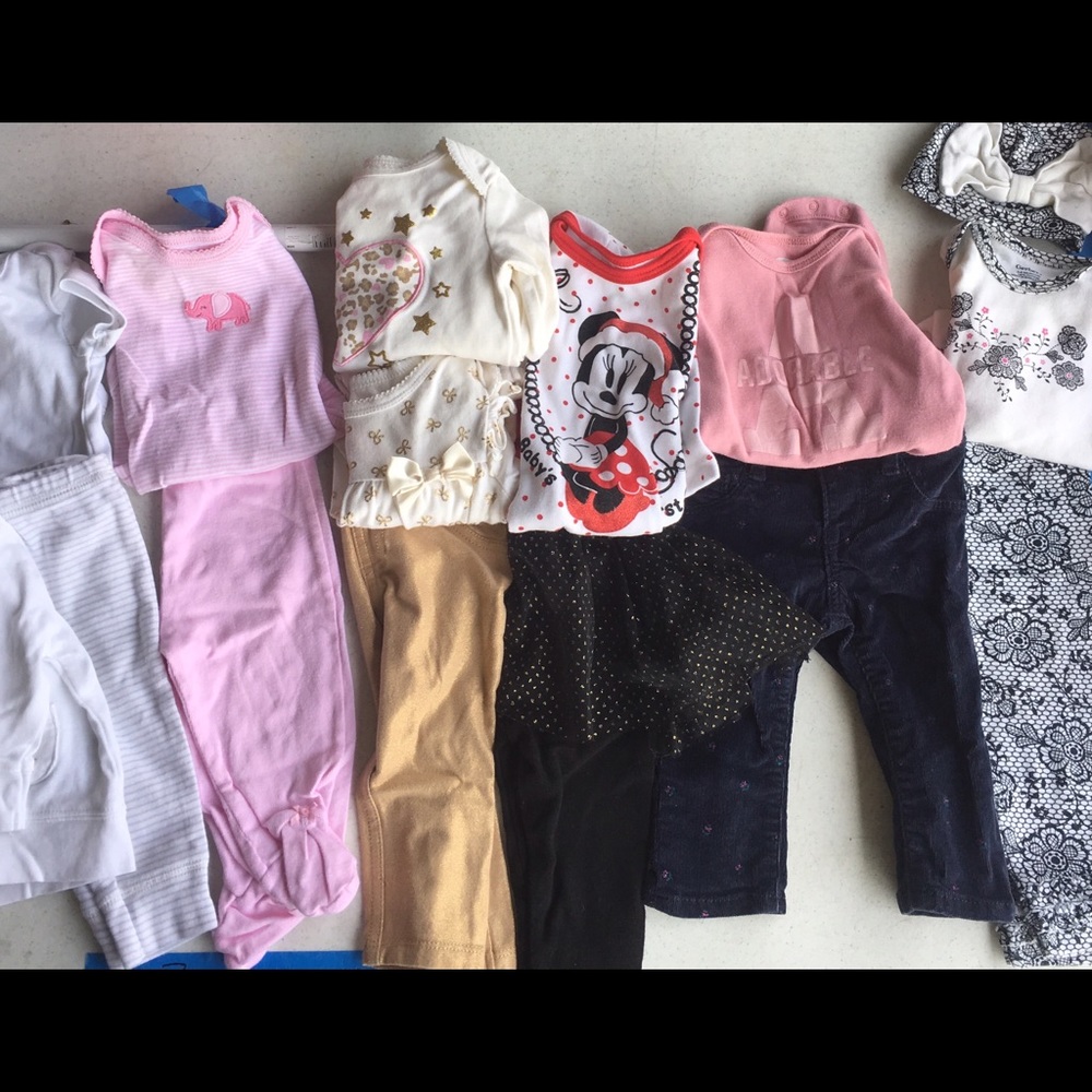 6 infant girls outfits (Size 3-6 months)