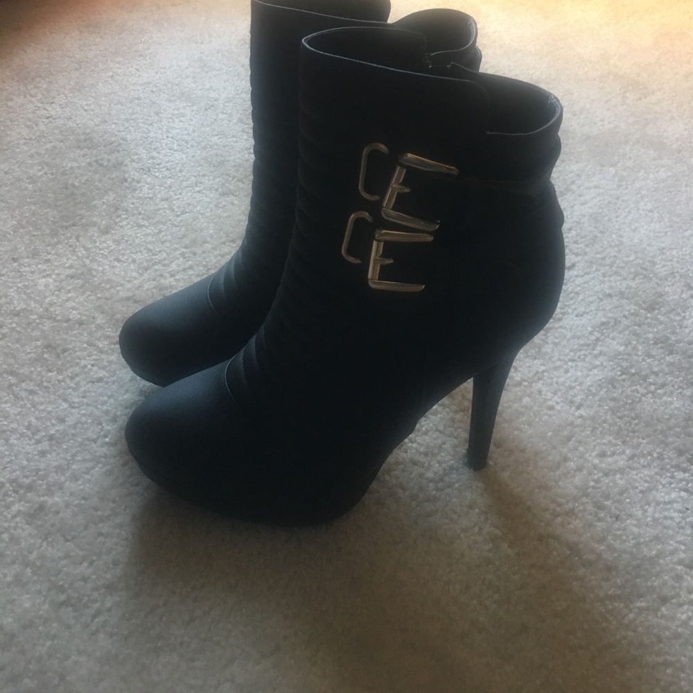 Nearly New Spirit Moda ankle boots
