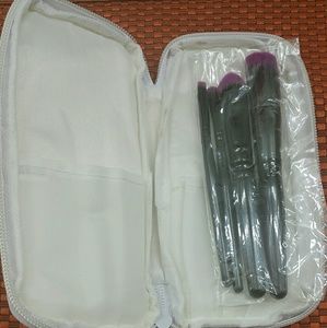 Travel makeup brush set