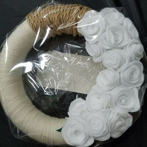 Yarn wreath