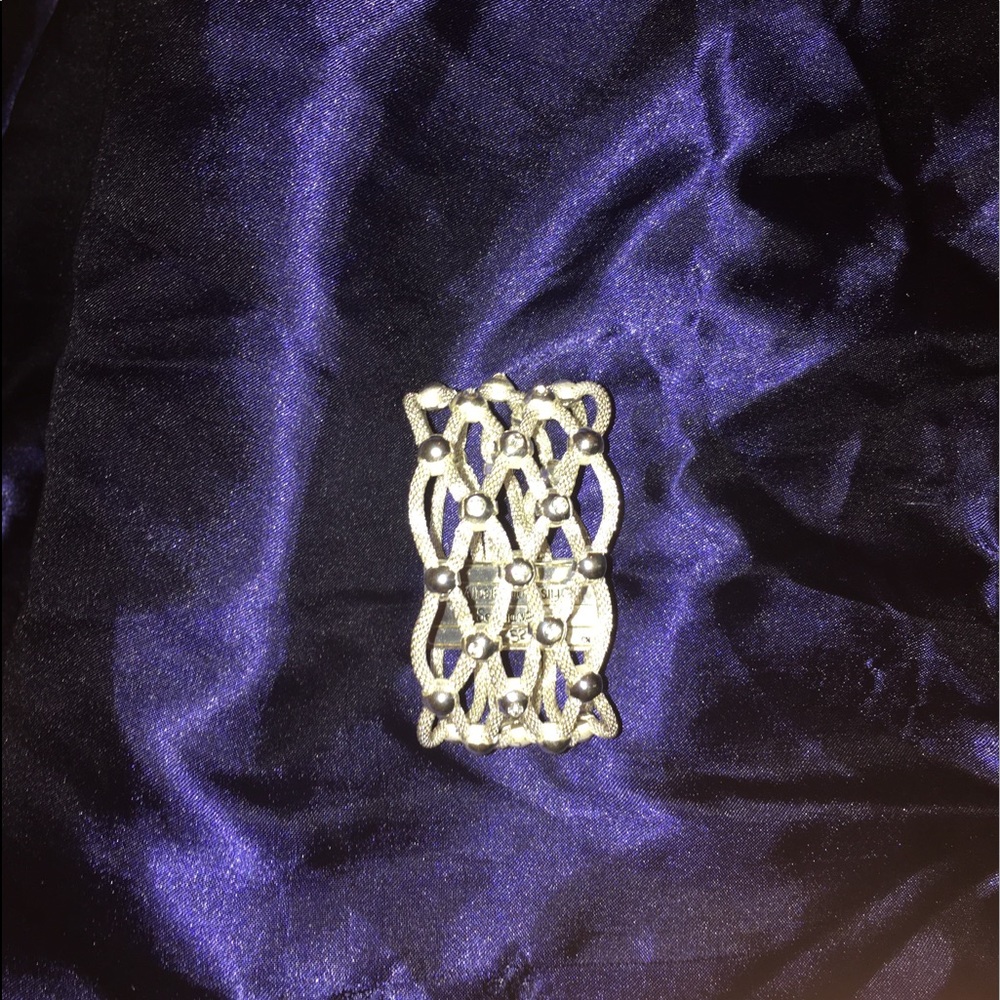 Serina Williams silver tone bracelet