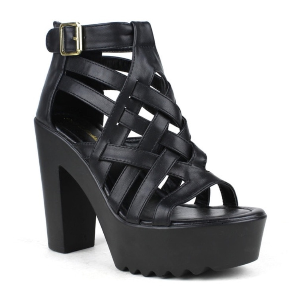 NWOT BLACK Mark & Maddux chunky heels