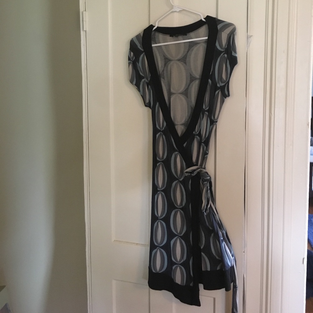 **PRICE DROP** Short sleeve wrap dress
