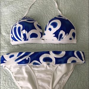 NWOT. Venus bikini set.